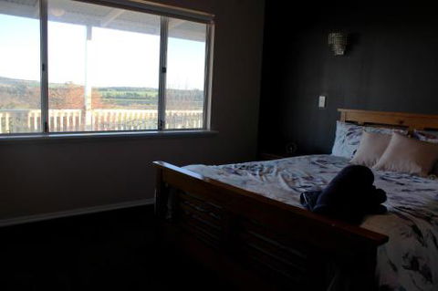 A Better Life Animal Sanctuary FarmStay Private Two Bedrooms Lounge Room & Bathroom & Toilet Shared Kitchen - Grafton Accommodation 4
