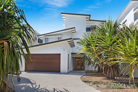 Northshor-Ultimate Beach House - Grafton Accommodation 1