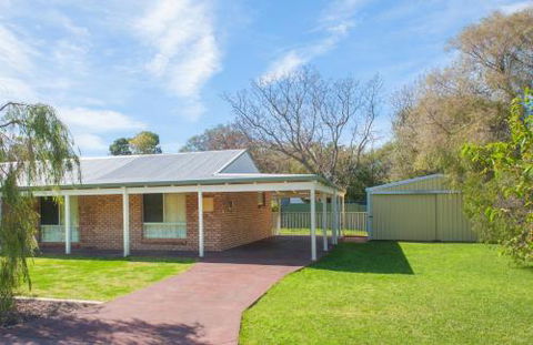 Anchors Away - Grafton Accommodation 4