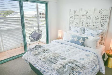 Ocean Front Moffat Beach Private Rooftop Terrace Walk To Cafes Restaurants - Grafton Accommodation 3