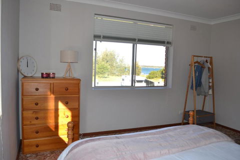 Apartment With Sweeping View Of The Bay 2 Bedrooms Sleeps 5 - Grafton Accommodation 5