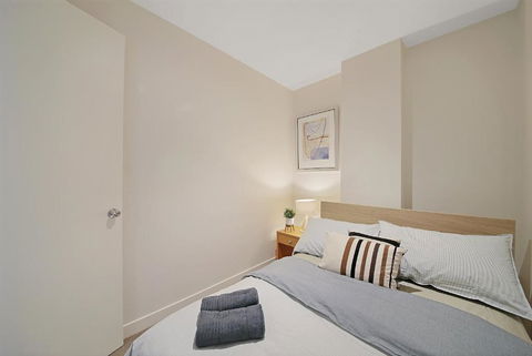 A Comfy & Central 2BR Apt Near Flinders Station - Grafton Accommodation 6