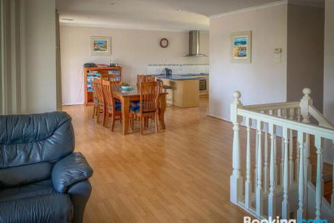 Endeavour 6 - Grafton Accommodation 6