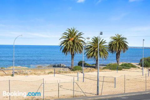 Bayline Beachfront Apartment No 4 - Grafton Accommodation 2