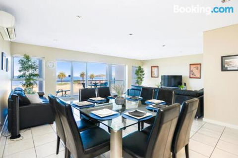 Bayline Beachfront Apartment No 4 - Grafton Accommodation 4