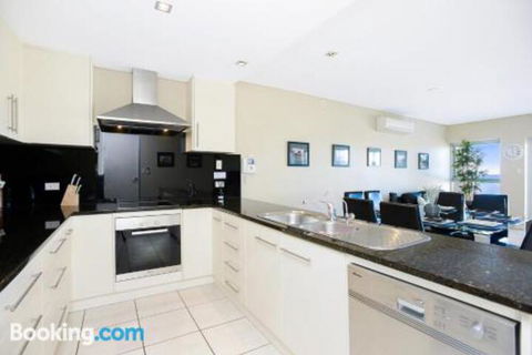 Bayline Beachfront Apartment No 4 - Grafton Accommodation 3