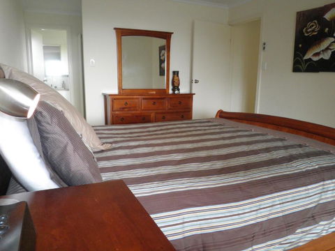 The Haven Island Beach - Grafton Accommodation 2