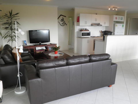 The Haven Island Beach - Grafton Accommodation 4