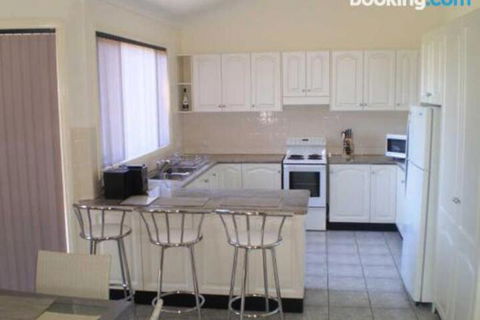Retreat On Surf Beach - Grafton Accommodation 3