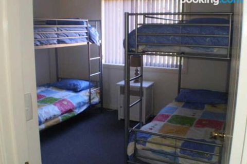 Retreat On Surf Beach - Grafton Accommodation 6