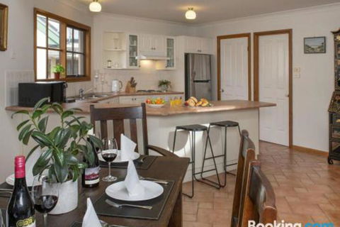 Cloud 9 Cottage Waves Walks & Welcoming - Grafton Accommodation 0