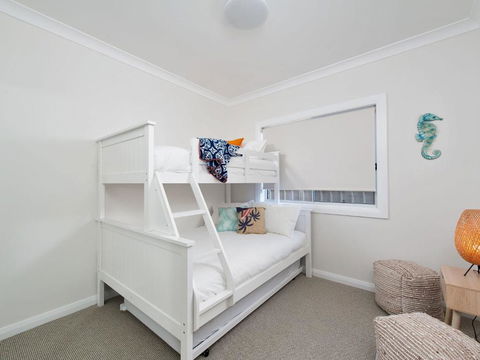 C A L M At Beautiful Shoal Bay - Grafton Accommodation 4
