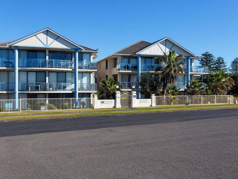 Across The Road From The Beach! - Grafton Accommodation 5