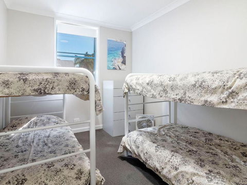 Across The Road From The Beach! - Grafton Accommodation 2