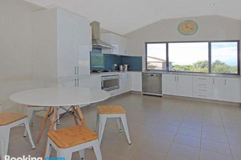 Seaside Escape At Jones Beach Swimming Pool - Grafton Accommodation 4