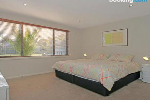 Seaside Escape At Jones Beach Swimming Pool - Grafton Accommodation 2