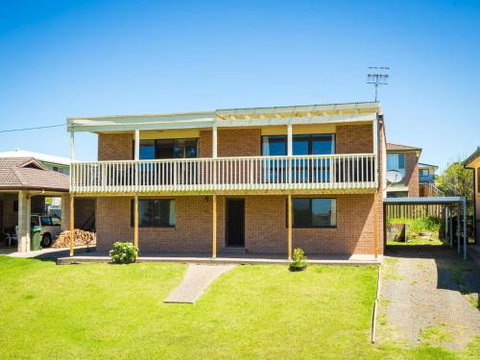Williams Wonder Large Beach House - Grafton Accommodation 0