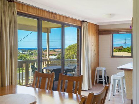 Williams Wonder Large Beach House - Grafton Accommodation 5