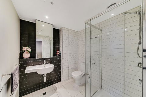 A Modern 2BR CBD Apt City Views FREE Parking - Grafton Accommodation 1