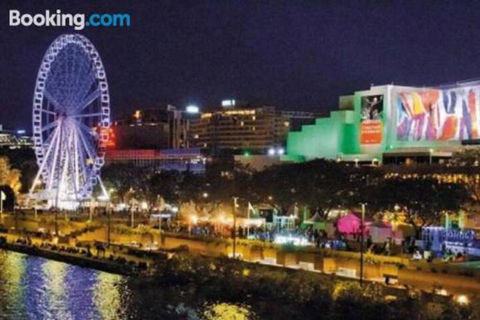 3br Stylish Apt CBD River & City Views SpaSaunaPoolWIFINetflix - Grafton Accommodation 3