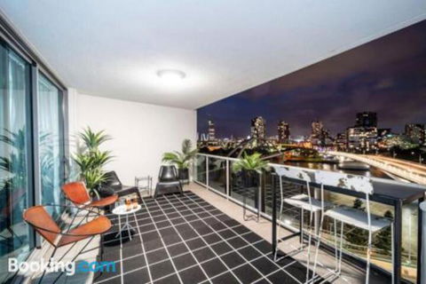 3br Stylish Apt CBD River & City Views SpaSaunaPoolWIFINetflix - Grafton Accommodation 0