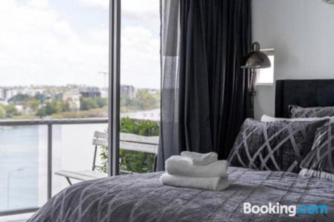 3br Stylish Apt CBD River & City Views SpaSaunaPoolWIFINetflix - Grafton Accommodation 6