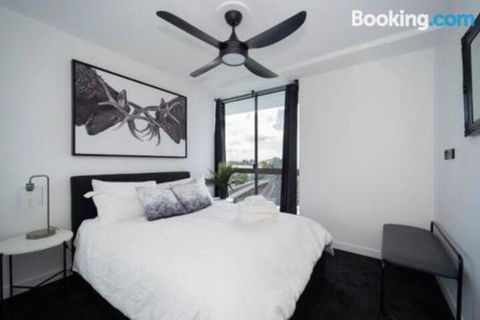 3br Stylish Apt CBD River & City Views SpaSaunaPoolWIFINetflix - Grafton Accommodation 5