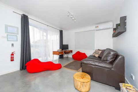 Salty Kisses Holiday House - Grafton Accommodation 5