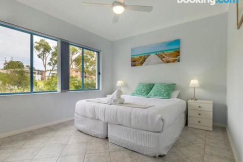 Villa San Gabriel Vincentia Sleeps 14 4pm Check Out Sundays - Grafton Accommodation 5