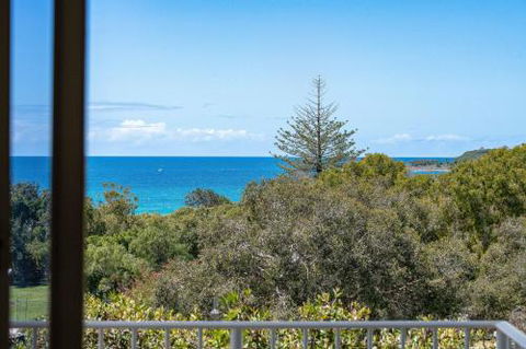 Ocean View 3 Bedroom Apartment - Grafton Accommodation 1
