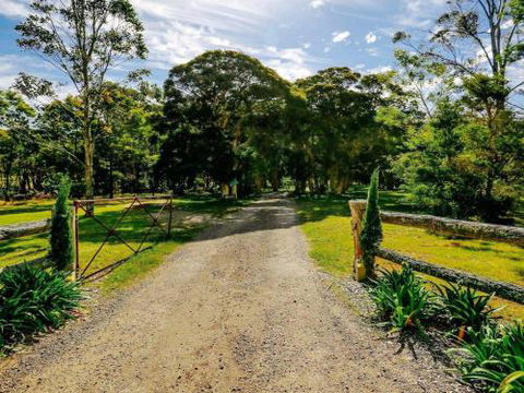 THE ANGAS CARRIAGE Alpine Southern Highlands 4pm Check Out On Sundays - Grafton Accommodation 6