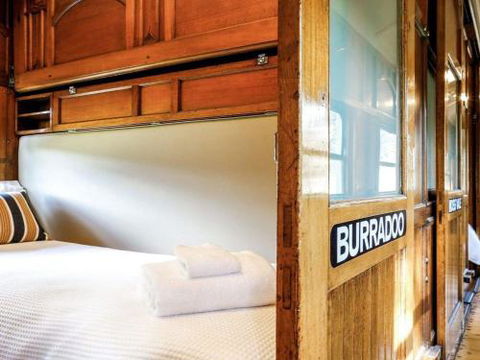 THE ANGAS CARRIAGE Alpine Southern Highlands 4pm Check Out On Sundays - Grafton Accommodation 1