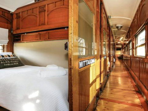 THE ANGAS CARRIAGE Alpine Southern Highlands 4pm Check Out On Sundays - Grafton Accommodation 2