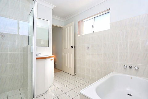 Enjoy Sunsets & Waterviews From Your Private Balcony - Grafton Accommodation 2