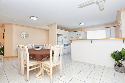Enjoy Sunsets & Waterviews From Your Private Balcony - Grafton Accommodation 4