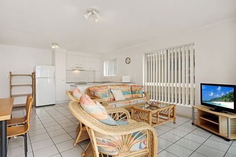 Listen TO THE Surf From Rickman Pde Woorim - Grafton Accommodation 5