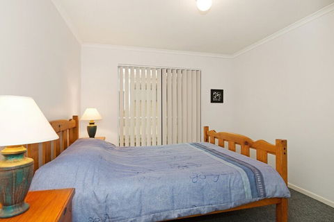 Listen TO THE Surf From Rickman Pde Woorim - Grafton Accommodation 6
