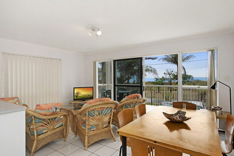 Listen TO THE Surf From Rickman Pde Woorim - Grafton Accommodation 4