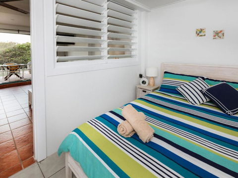 WHITE WAVES 4 ABSOLUTE BEACH FRONT STUDIO HASTINGS POINT - Grafton Accommodation 6