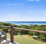 WHITE WAVES 6 OCEAN VIEWS FROM BEACHFRONT BALCONY - Grafton Accommodation