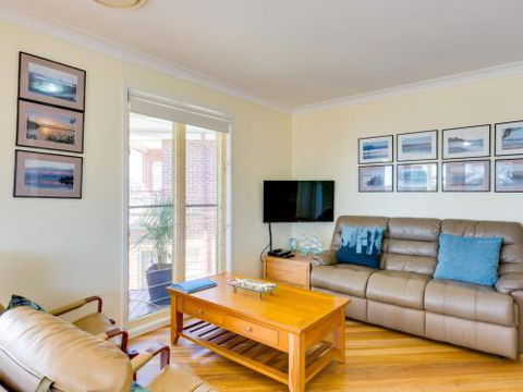 Pollys Escape Main House Cottage Vincentia 4pm Check Out Sundays - Grafton Accommodation 2