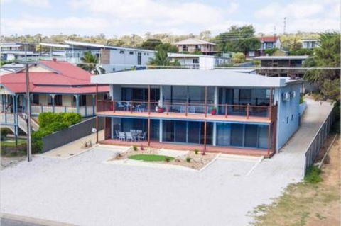 Almonta Apartments On The Water Front - Grafton Accommodation 0