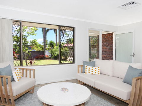 April 19 4 Bedroom Home On Canal With Pool Pontoon Aircon & WiFi! - Grafton Accommodation 4