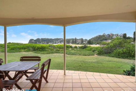 Beachfront Delight 14b Bareena Avenue - Grafton Accommodation 6