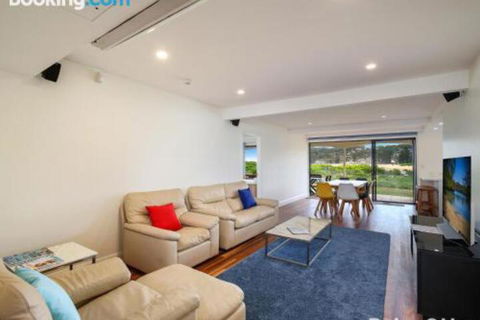 Beachfront Delight 14b Bareena Avenue - Grafton Accommodation 3