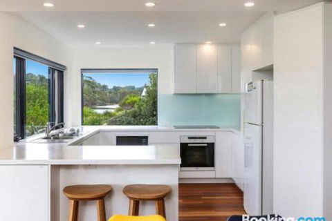 Beachfront Delight 14b Bareena Avenue - Grafton Accommodation 4