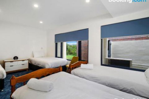 Beachfront Delight 14b Bareena Avenue - Grafton Accommodation 5