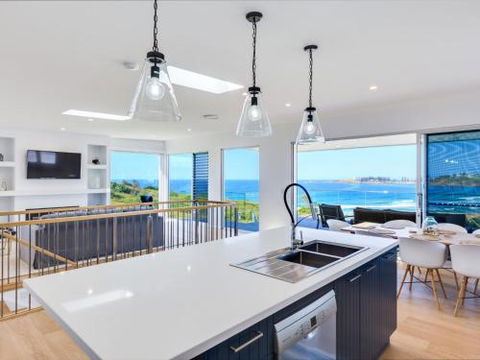 SEASCAPE Bombo 4pm Check Out Sundays - Grafton Accommodation 5