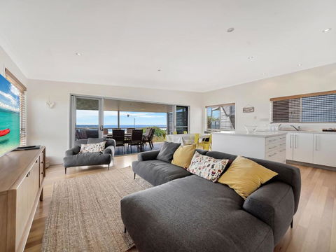 Drift Beach House - Grafton Accommodation 1