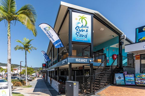 Airlie Sun & Sand Accommodation 3 - Grafton Accommodation 1